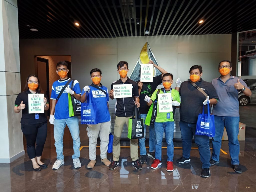 Tekiro Memberikan Hand Sanitizer Gratis